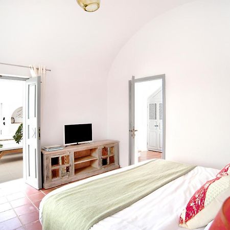 Antelmi Luxury Villa Fira  Extérieur photo